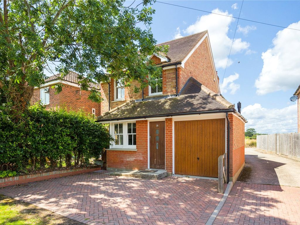 3 bed detached house for sale in Brimpton Road, Brimpton, Reading