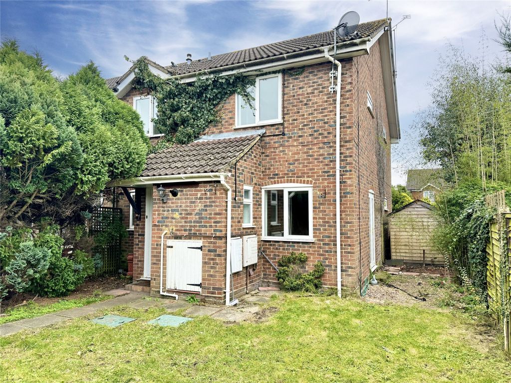 2 bed terraced house for sale in Waltham Close, Owlsmoor, Sandhurst