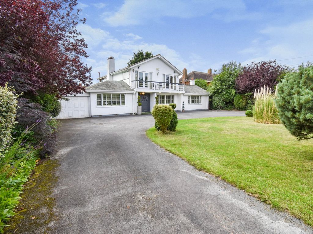 4 bed detached house for sale in Kings Road, Cleethorpes DN35, £600,000