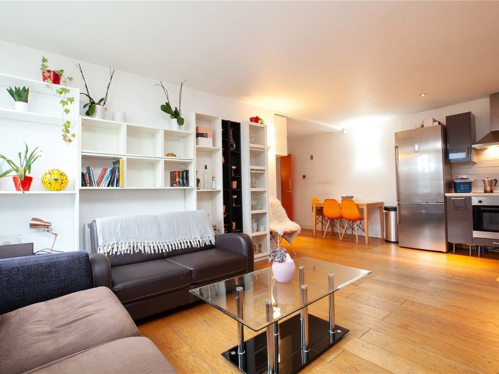 3 bed flat to rent in Baltic Place, 287 Kingsland Road N1, £3,250 pcm