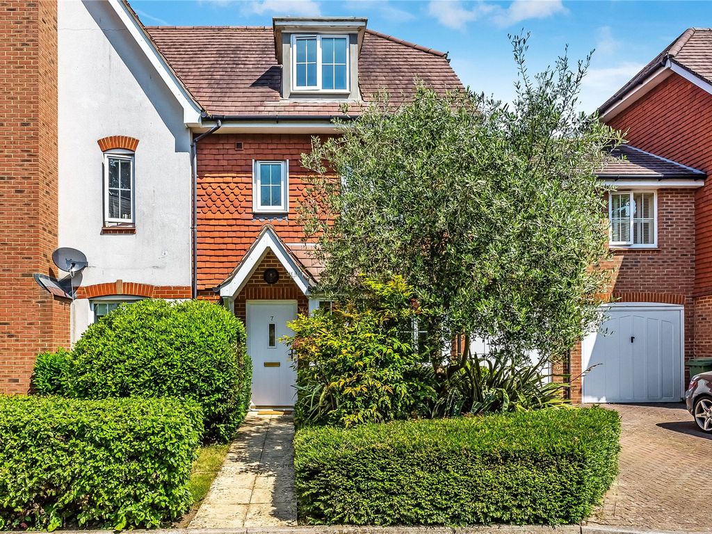 4 bed town house for sale in Hartington Close, Reigate, Surrey RH2 Zoopla