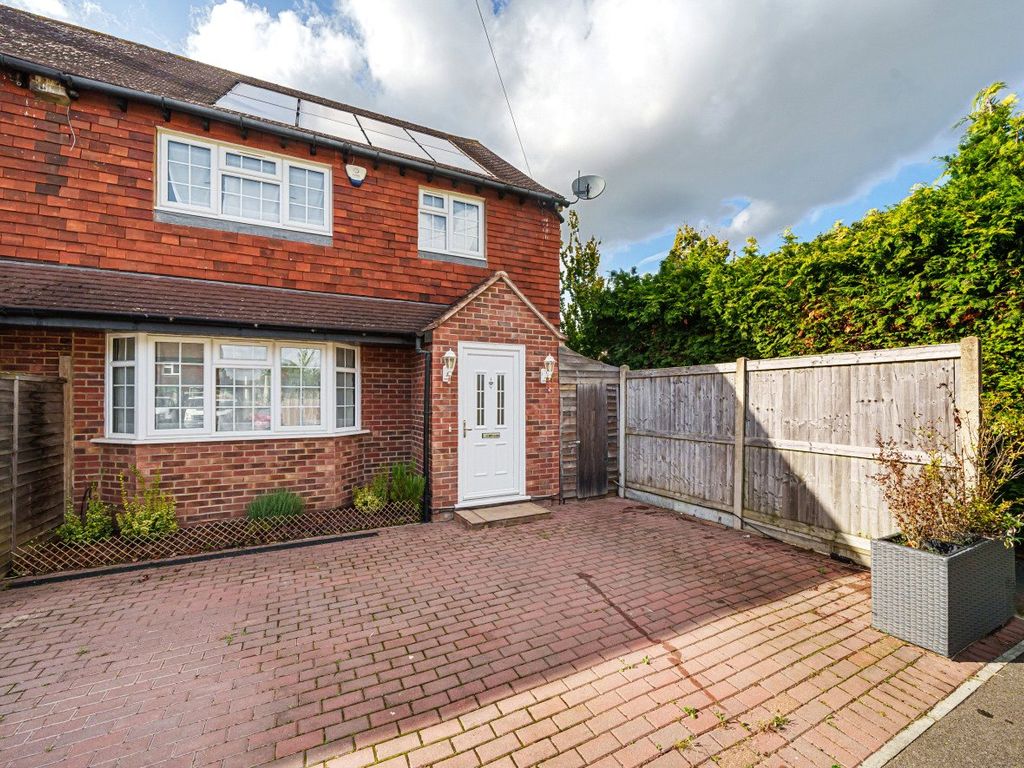 3 bed semidetached house for sale in Guildford, Surrey GU1, £525,000