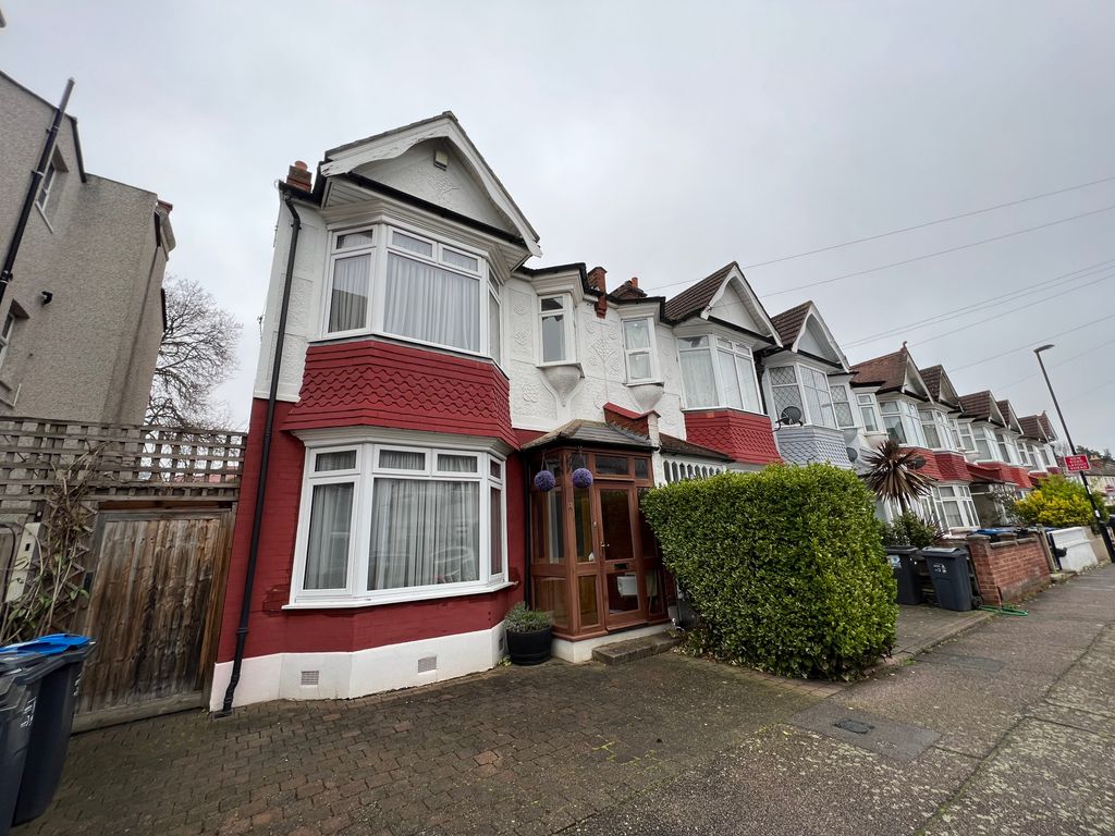 4 bed terraced house to rent in Carew Road, Thornton Heath CR7 Zoopla