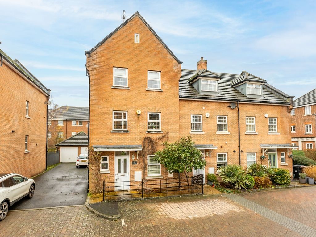 4 bed end terrace house for sale in Curo Park, Frogmore, St. Albans, Hertfordshire AL2, £699,950