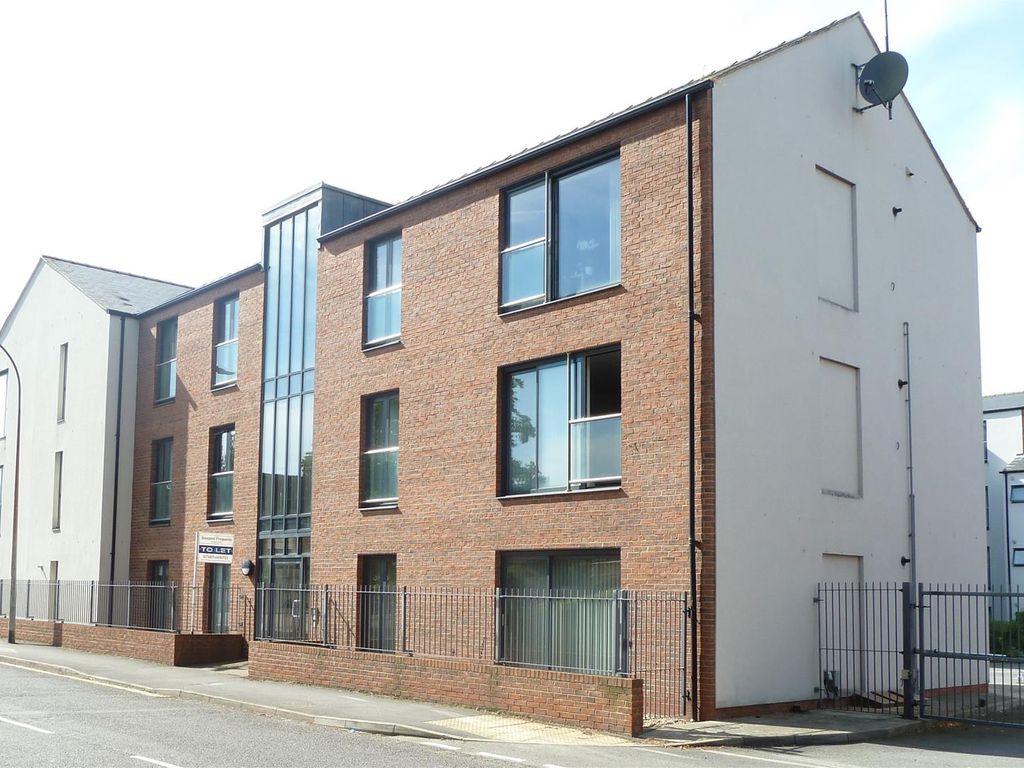 2 bed flat to rent in Old School Court, Eastfield Road, Louth LN11, £