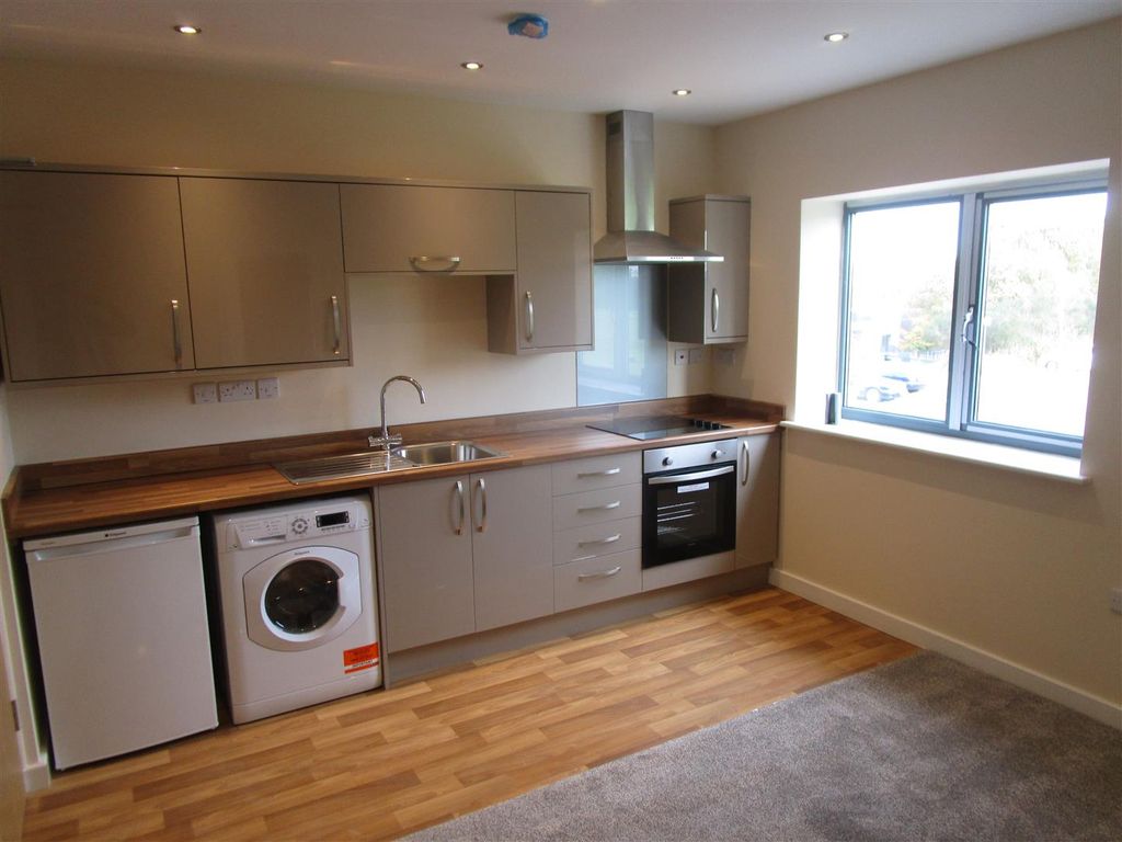 1 bed flat to rent in Oulton Range Apartments, Oulton Hall Grounds
