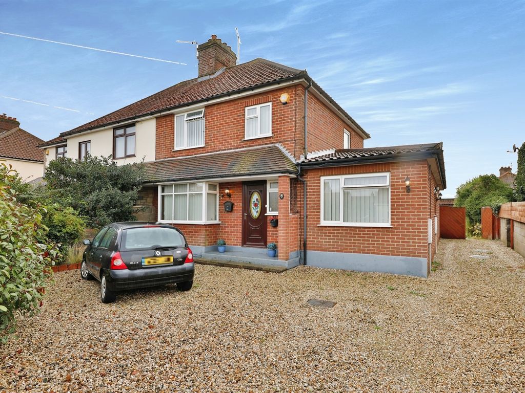 3 bed semidetached house for sale in Reepham Road, Hellesdon, Norwich