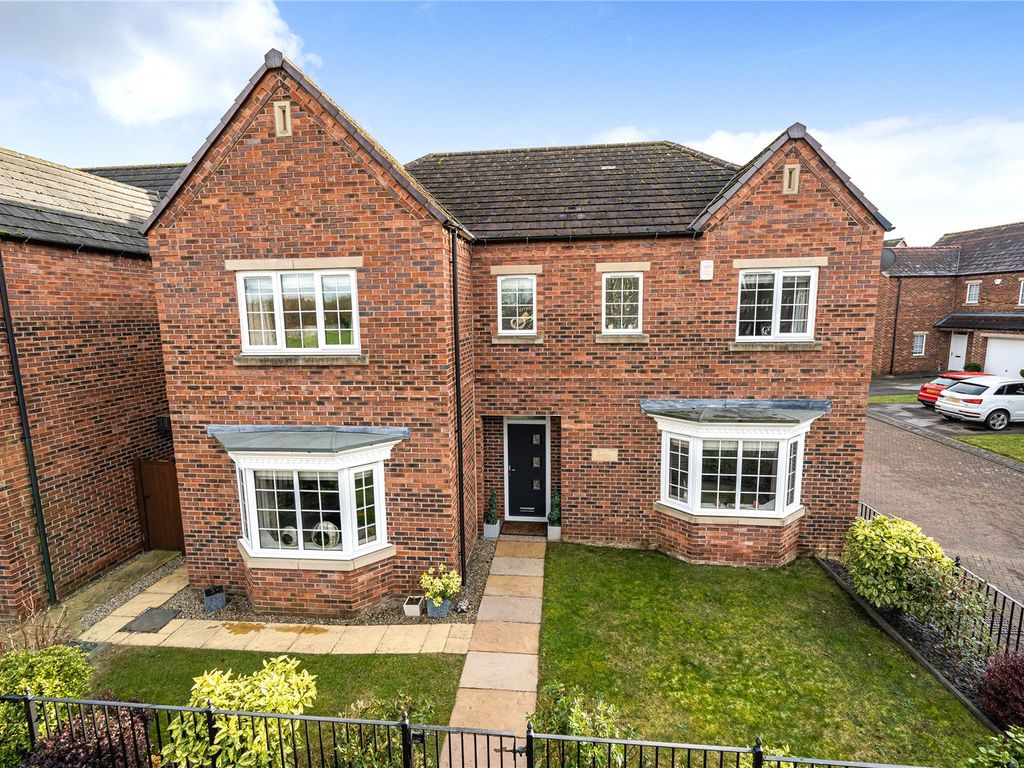 5 bed detached house for sale in Maple Court, Woodlesford, Leeds, West