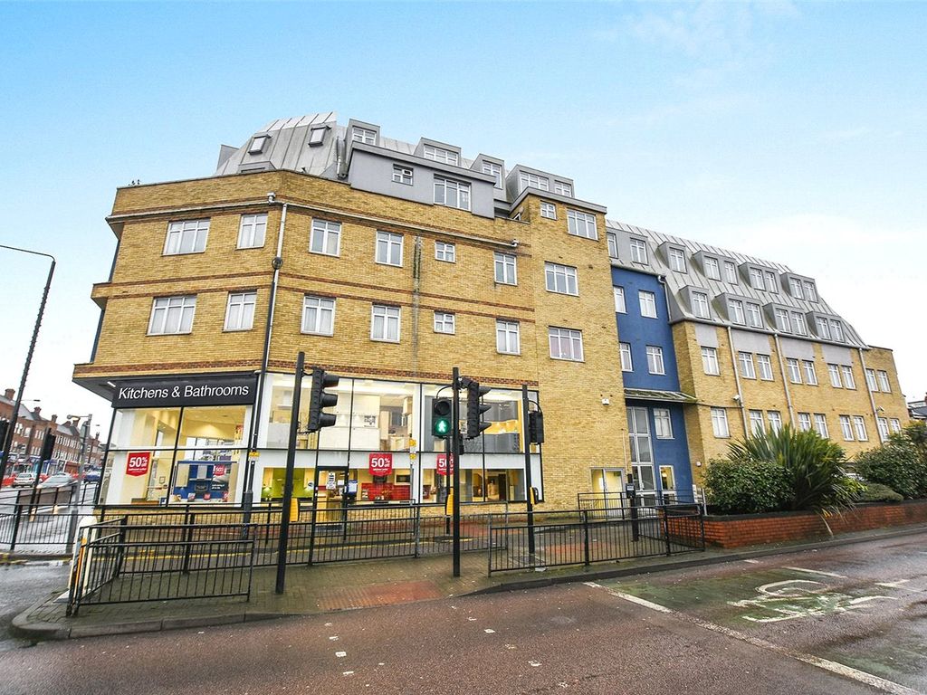 3 bed flat to rent in Bluepoint Court, 203 Station Road, Harrow HA1