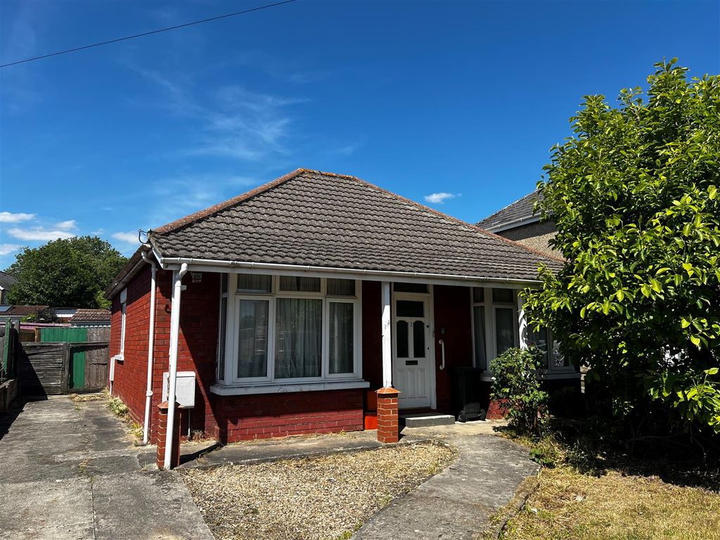 2 bed detached bungalow for sale in Okus Grove, Swindon SN2 Zoopla