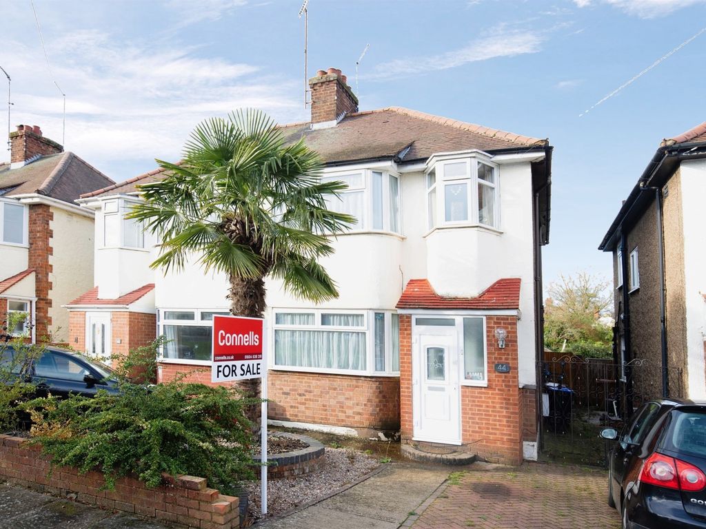 Windsor Crescent, Northampton NN5  