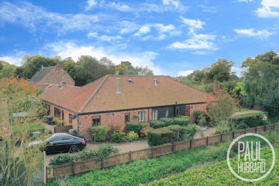 5 bed barn conversion for sale in Flixton Road, Blundeston, Suffolk