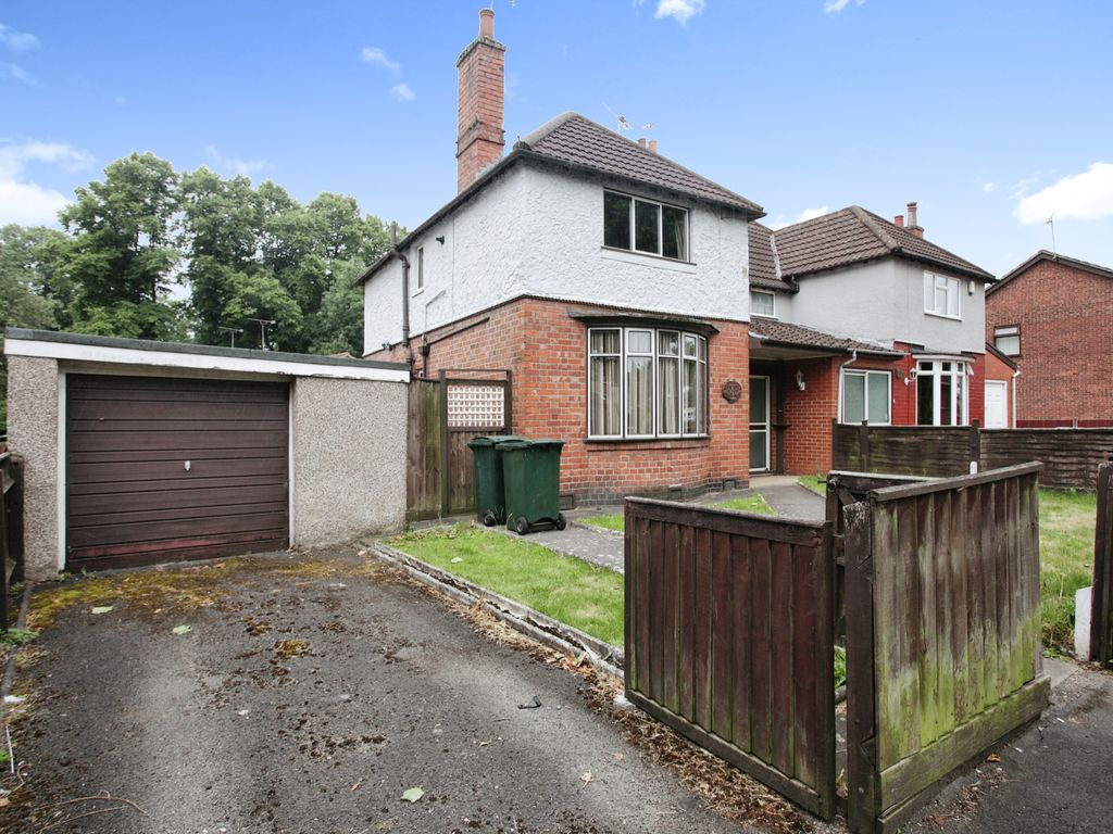 3 bed semidetached house for sale in Sunningdale Avenue, Holbrooks