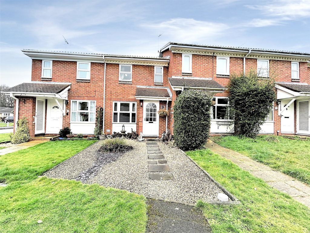 2 bed terraced house for sale in Hombrook Drive, Amen Corner, Binfield