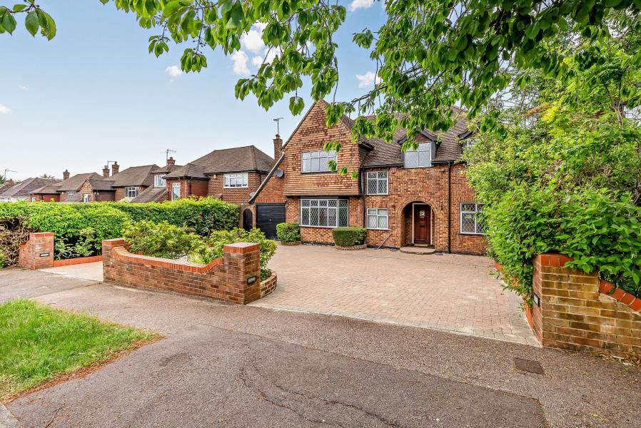 4 bed detached house to rent in Avenue, Northwood HA6 Zoopla