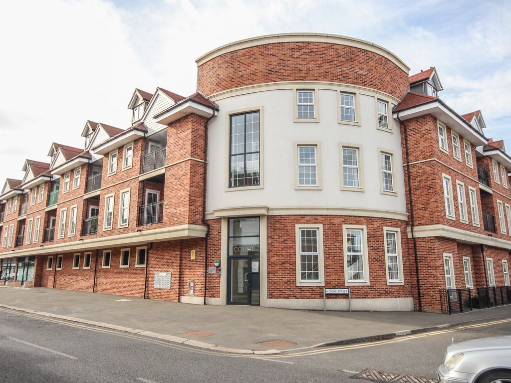 2 bed flat to rent in Peach Street, Wokingham RG40, £1,800 pcm Zoopla