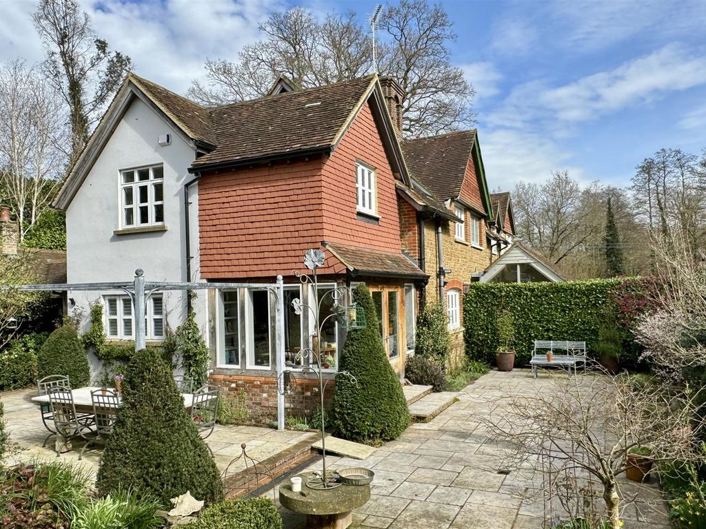 3 bed semidetached house for sale in Portsmouth Road, Godalming GU7, £