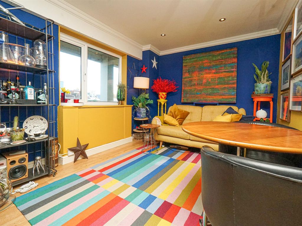 1 bed flat for sale in Marine Court, St. LeonardsOnSea TN38, £75,000