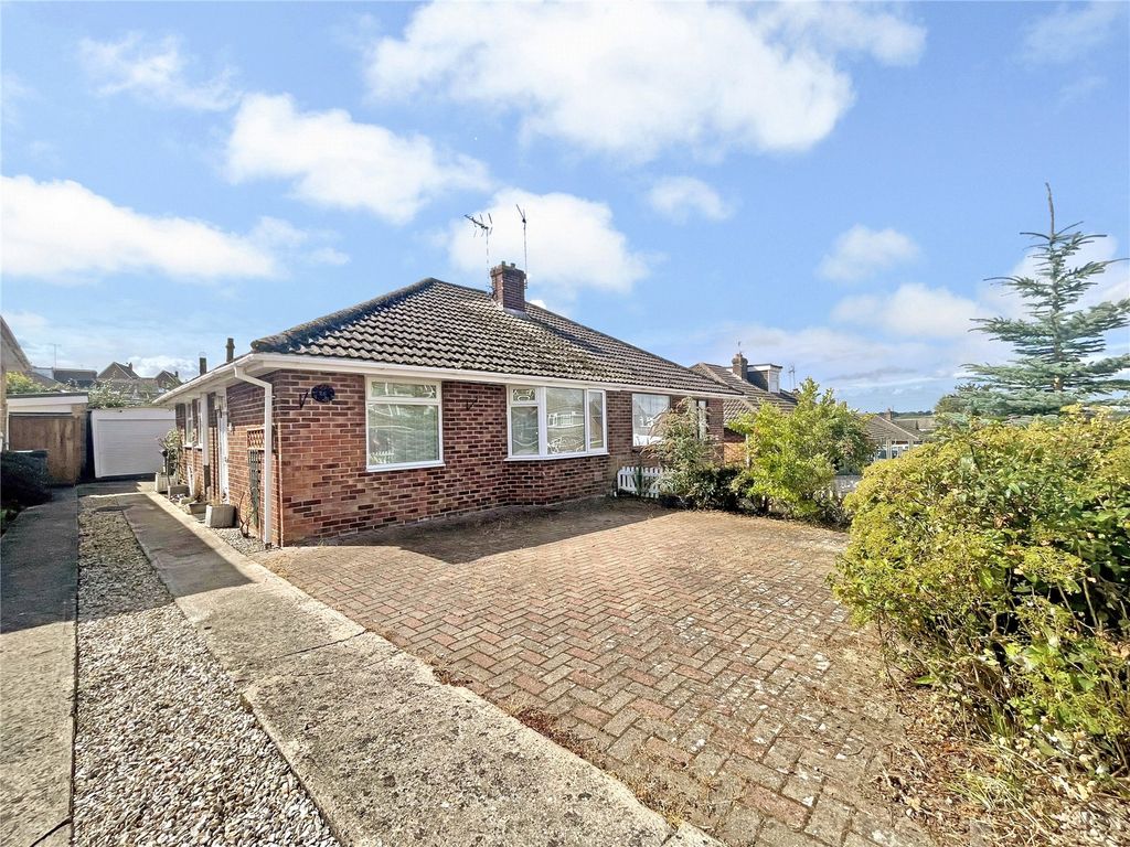 2 bed bungalow for sale in Henley Drive, Highworth SN6, £280,000 Zoopla