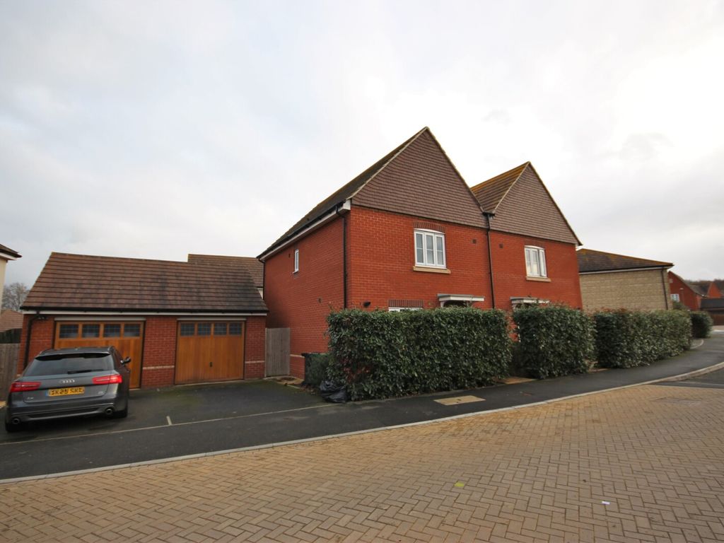 3 bed semidetached house for sale in Whittington Crescent, Wantage
