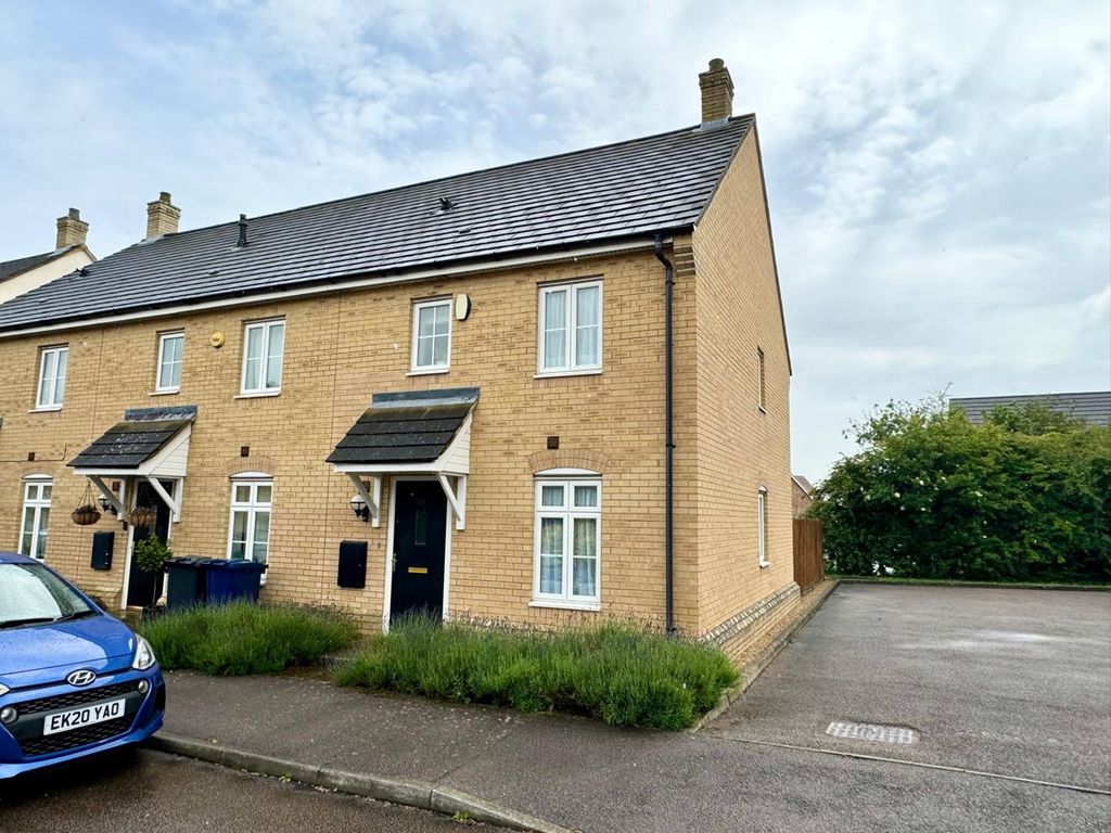 3 bed semidetached house for sale in Meridian Close, Hardwick