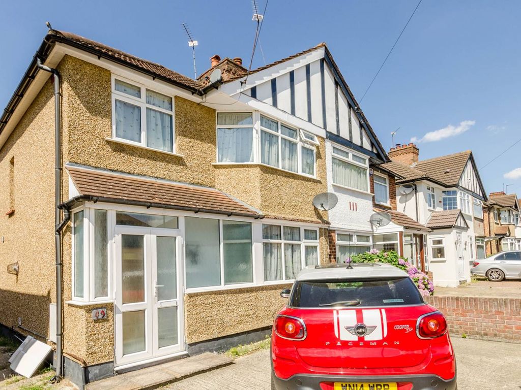 3 bed semidetached house to rent in Windsor Road, Harrow Weald, Harrow