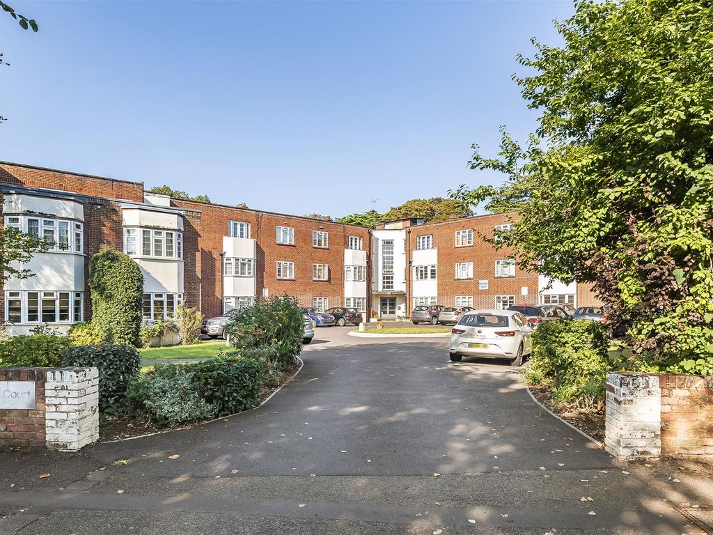 2 bed flat for sale in Berkeley Court, Coley Avenue, Reading RG1, £
