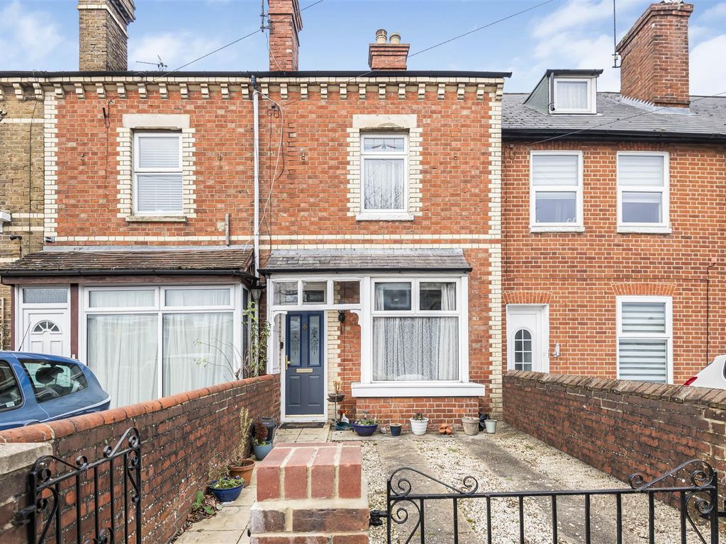 3 bed terraced house for sale in Crescent Road, Earley, Reading RG1, £