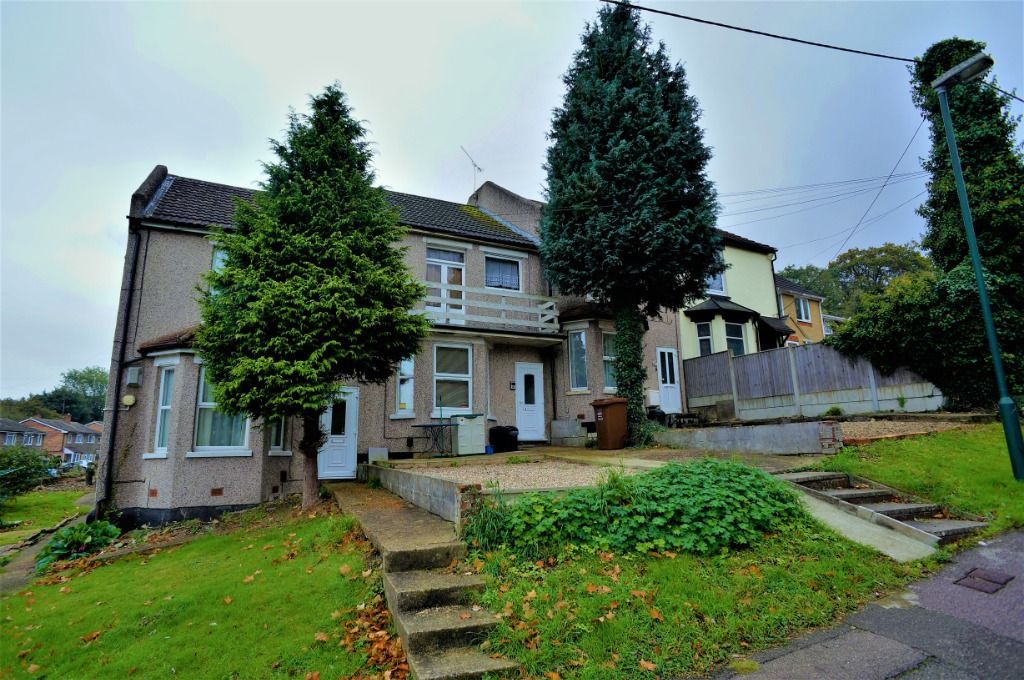 Studio to rent in C Robin Hood Lane, Chatham, Kent ME5, £725 pcm Zoopla