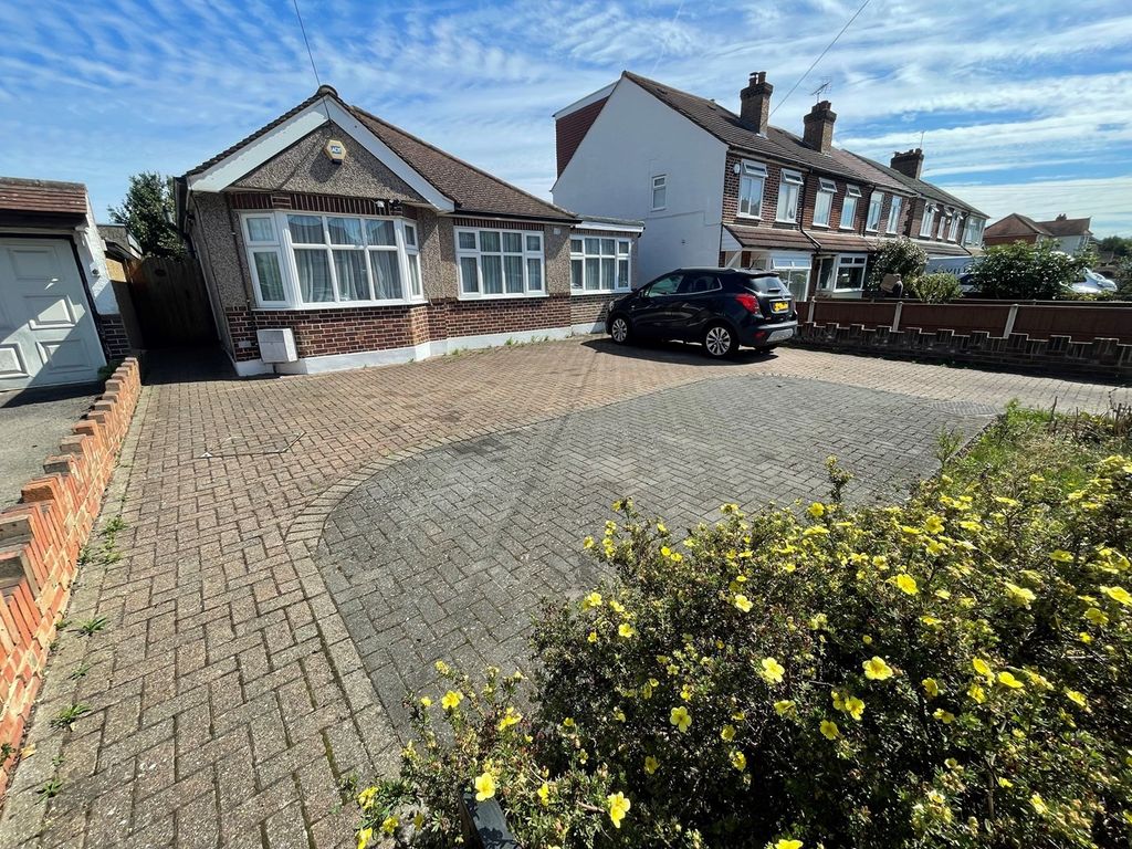 3 bed detached bungalow for sale in Stanwell Road, Ashford TW15, £