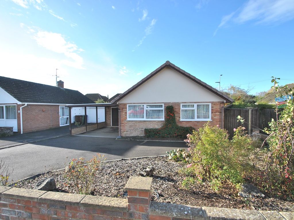 3 bed detached bungalow for sale in Selborne Road, Cleeve