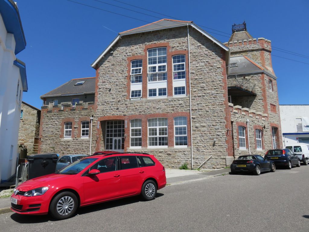 2 bed flat to rent in Promenade, Penzance TR18, £850 pcm Zoopla