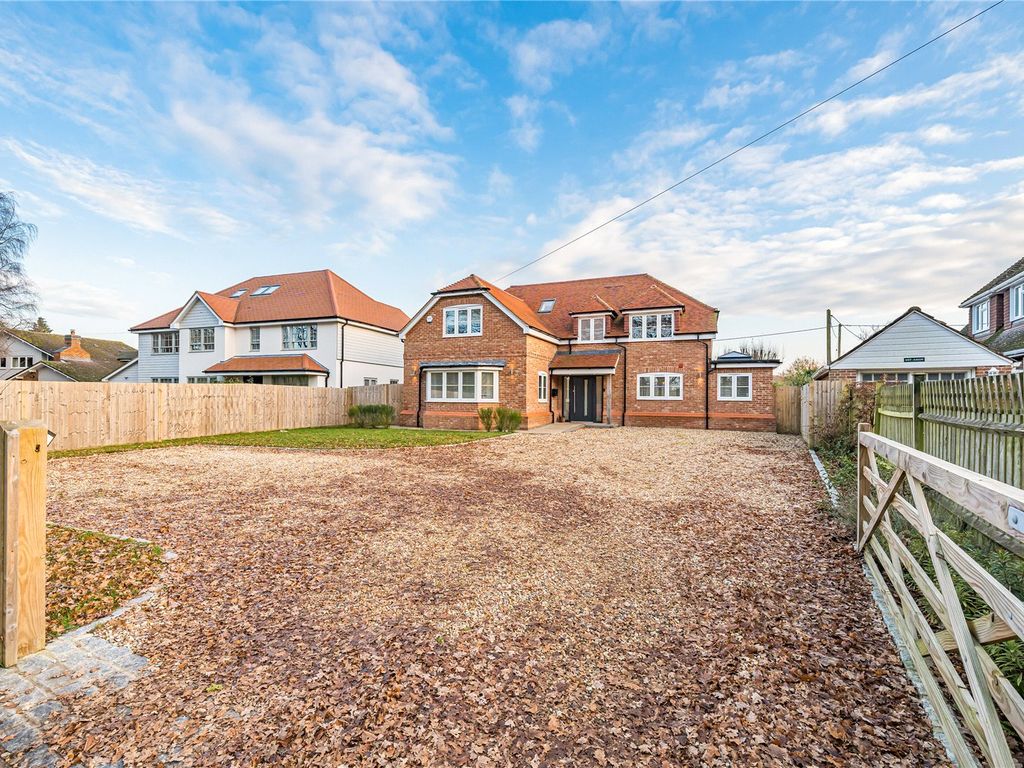 4 bed detached house for sale in Silchester Road, Little London