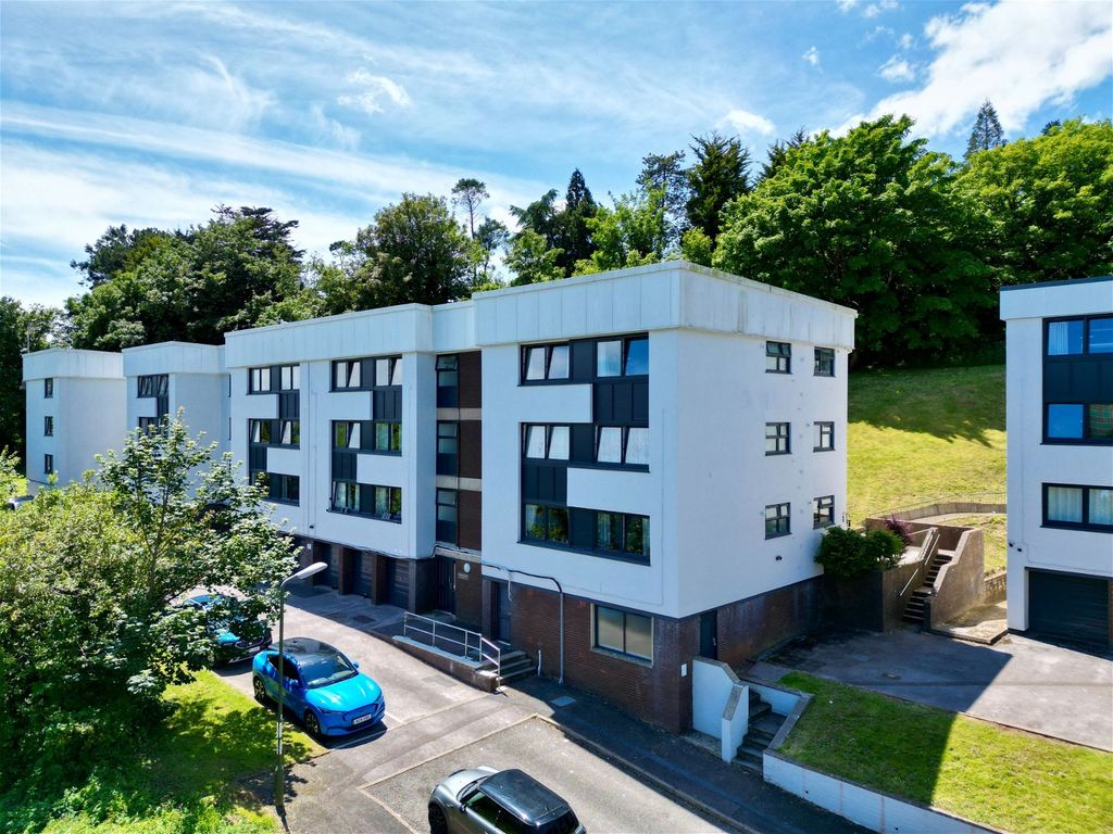1 bed flat for sale in Crownhill Court, Crownhill Rise, Torquay TQ2, £