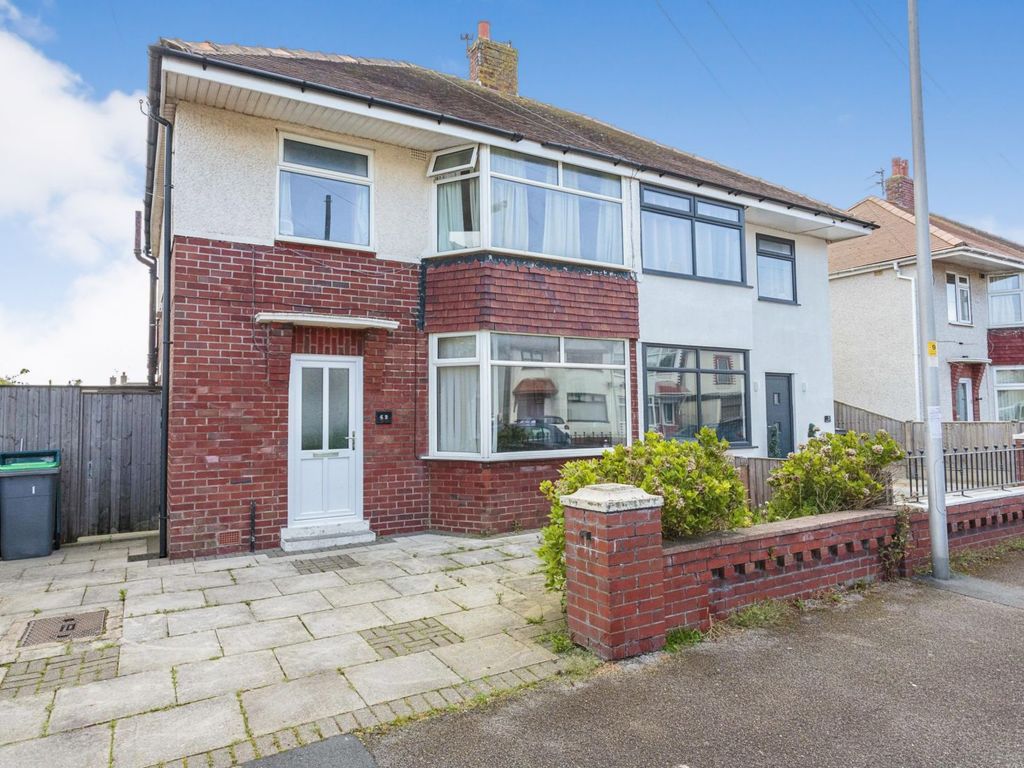 3 bed semidetached house for sale in Neville Avenue, Thornton