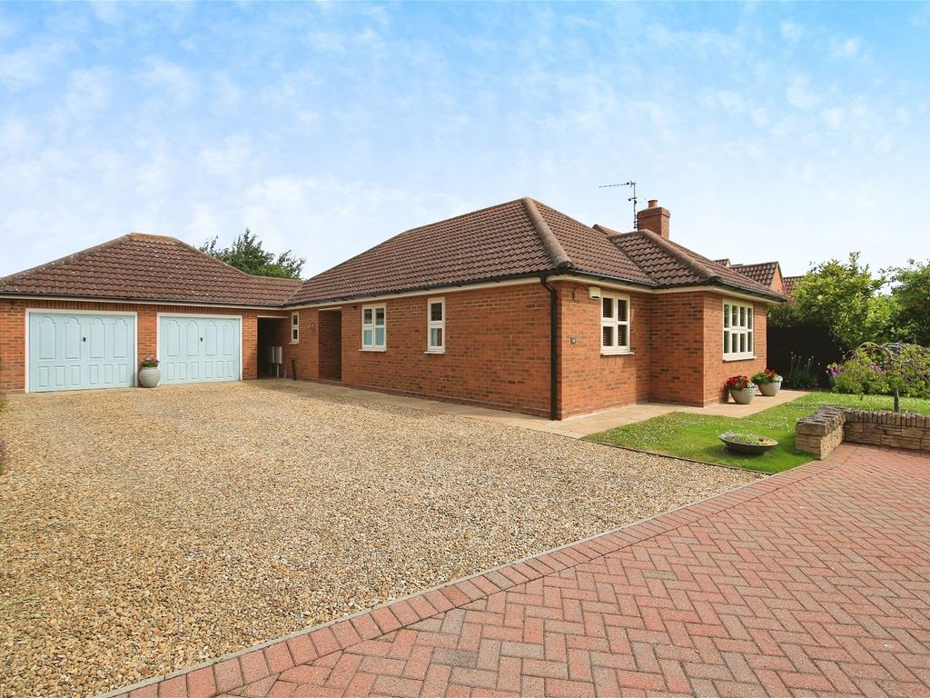 3 bed bungalow for sale in Reedman Close, Langtoft, Peterborough PE6, £