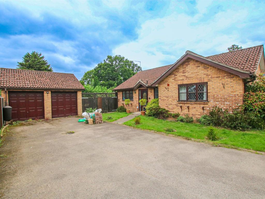 3 bed detached bungalow for sale in Bronde Close, Old Catton, Norwich