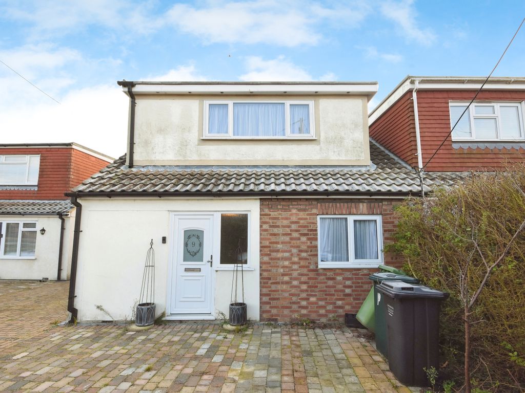 3 bed semidetached house for sale in High View Rise, Crays Hill