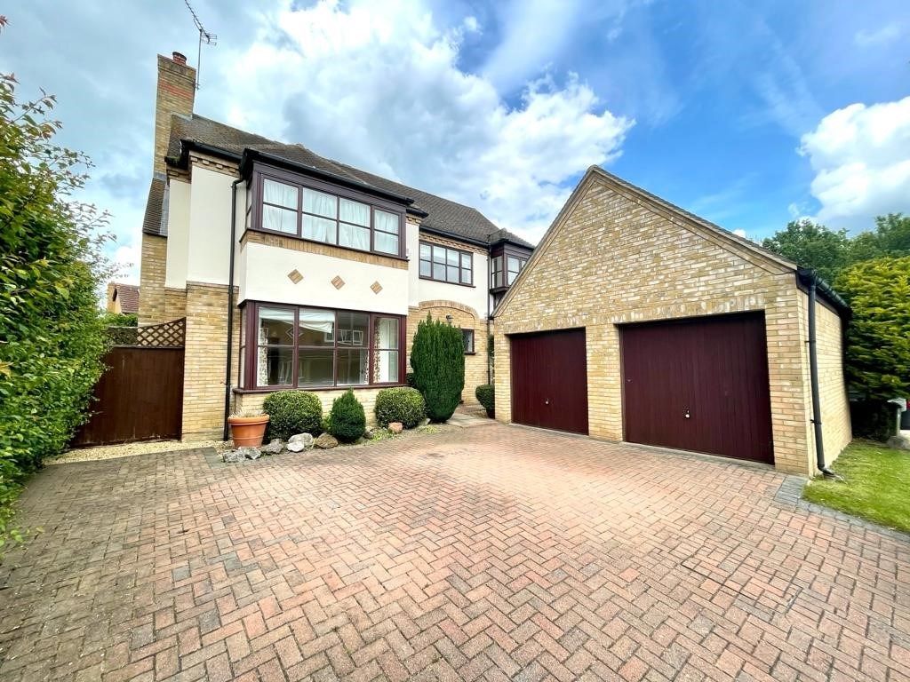 4 bed detached house for sale in Elizabeth Drive, Hartford, Huntingdon
