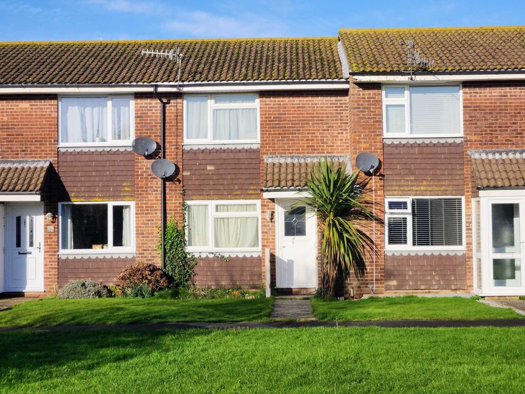 2 bed terraced house to rent in Gainsborough Drive, Selsey PO20, £1,200