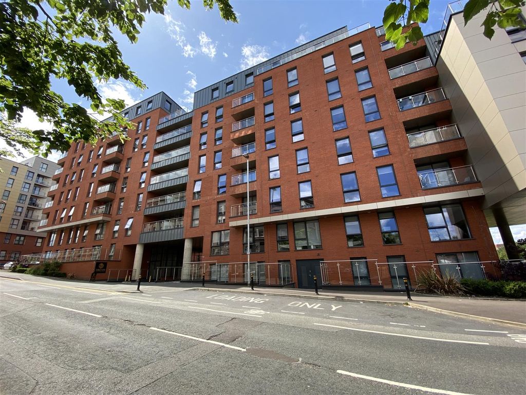2 bed flat to rent in Adelphi Wharf, Adelphi Street, Salford M3, £1,300 pcm Zoopla