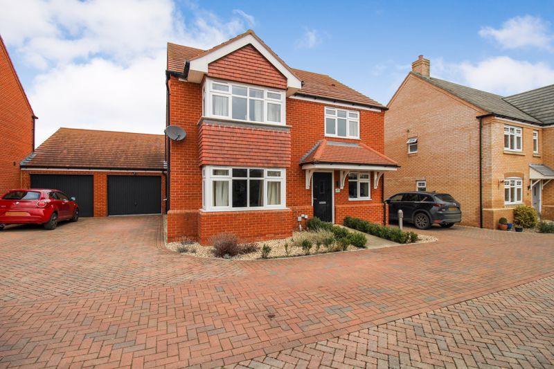 4 bed detached house for sale in Goldfinch Place, Lower Stondon SG16, £