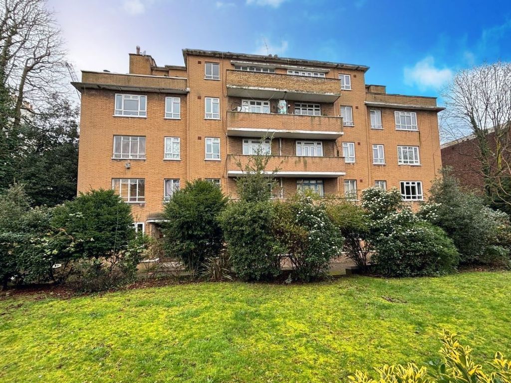 2 bed flat for sale in 13 Belvedere Court, 82 Kings Avenue, Clapham