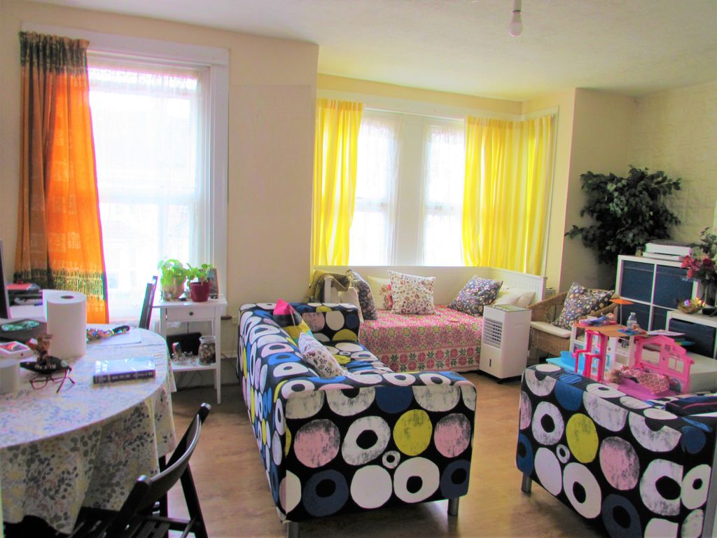 2 bed flat to rent in Wolseley Road, Harrow Wealdstone, Middlesex HA3