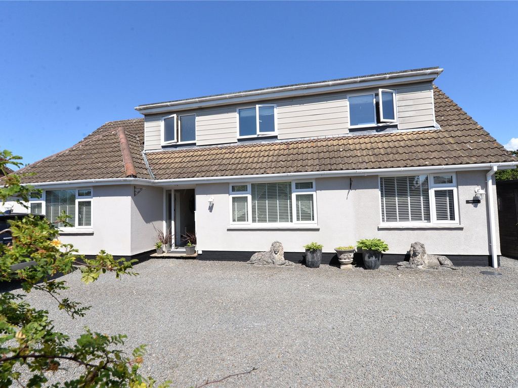 4 bed bungalow for sale in North Greenlands, Pennington, Lymington, New