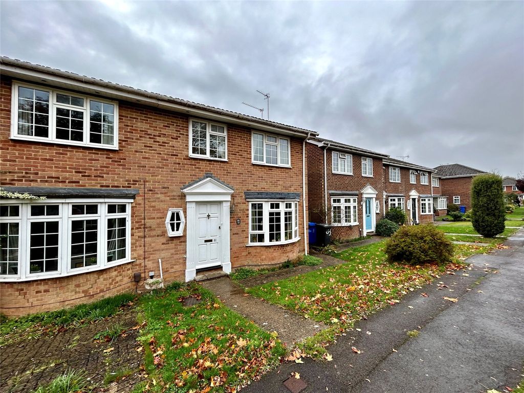 3 bed end terrace house to rent in Cranbrook Drive, Maidenhead