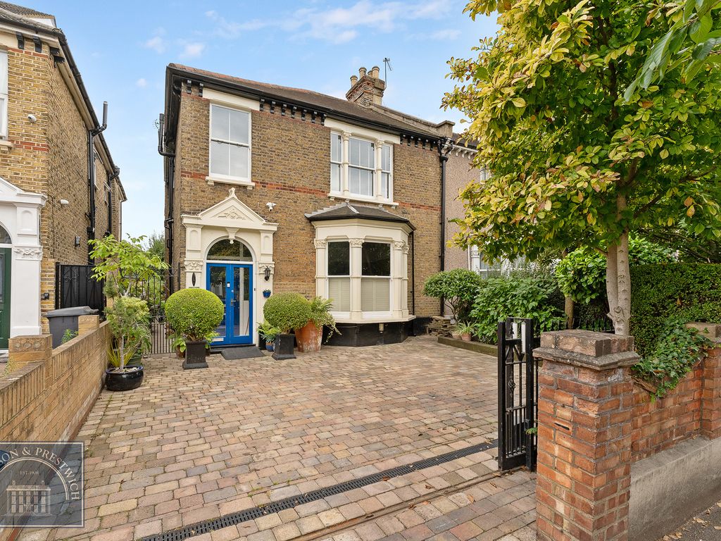 4 bed semidetached house for sale in Cann Hall Road, London E11, £