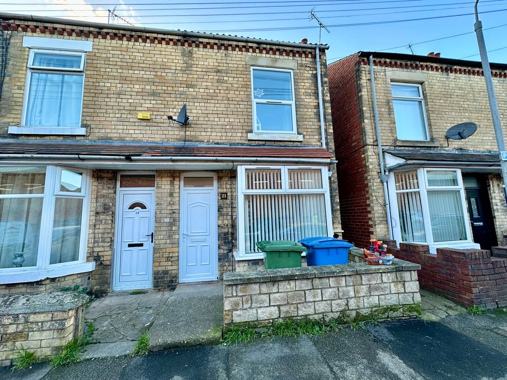 3 bed end terrace house for sale in Allen Street, Worksop S80, £98,000