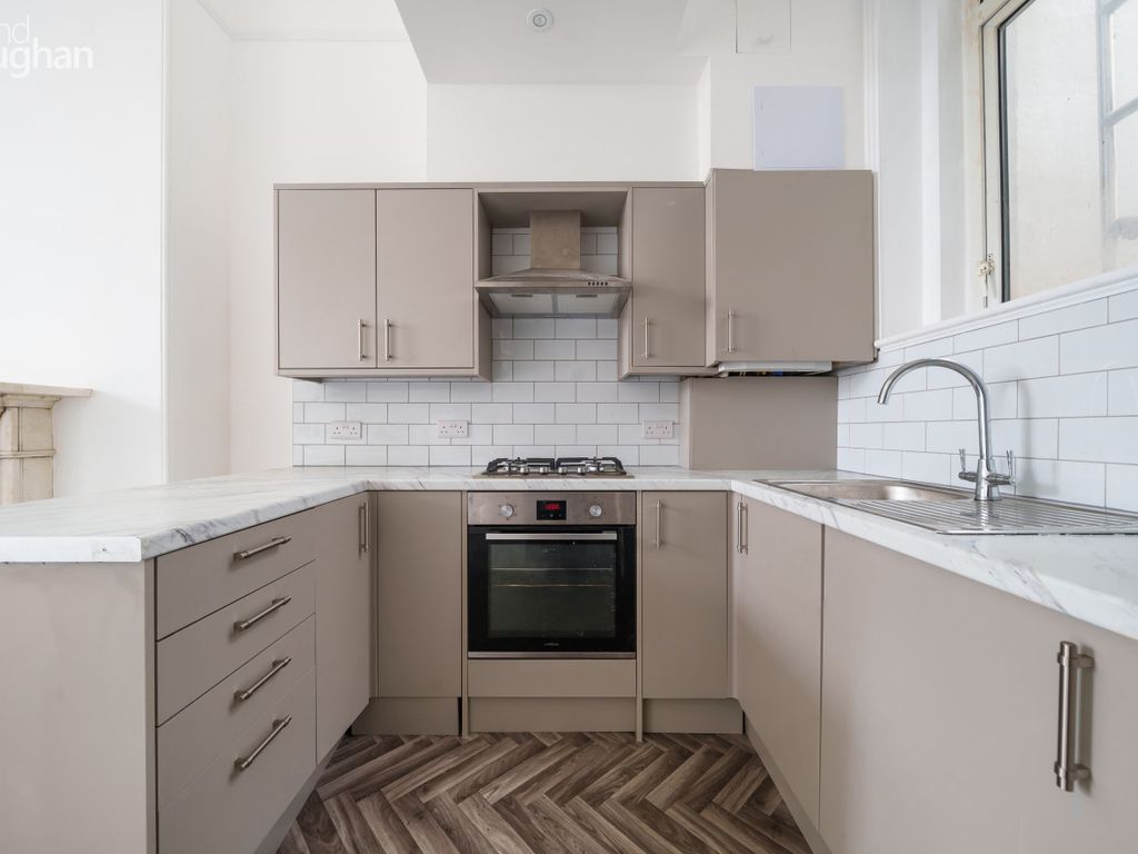 2 bed flat to rent in Sussex Square, Brighton, East Sussex BN2, £1,500