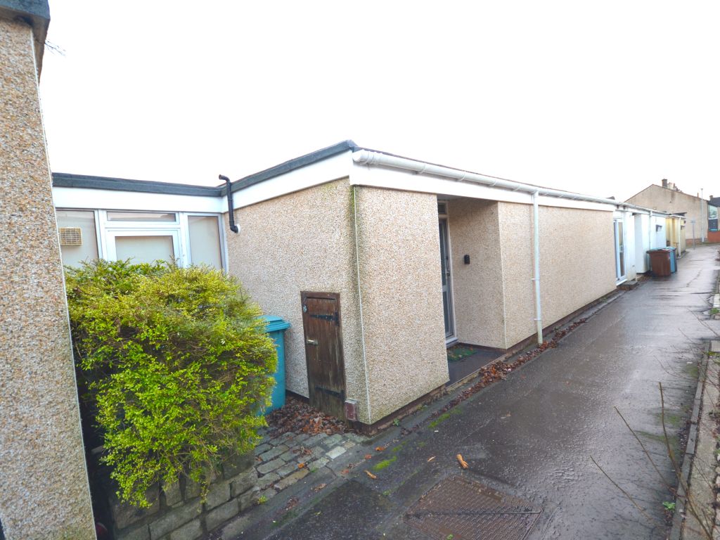 3 bed bungalow for sale in Lochlea Road, Glasgow G67, £95,000 Zoopla